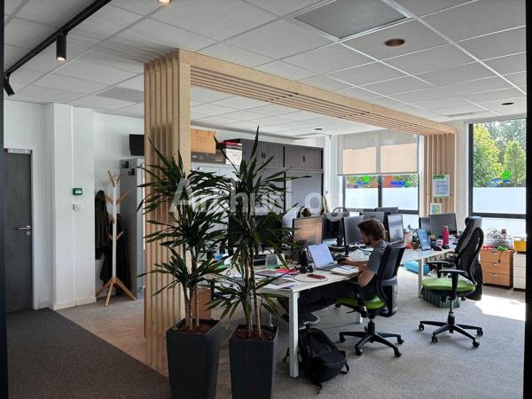 Bureaux en location à Lambersart 690 m² avec 33 parkings extérieurs