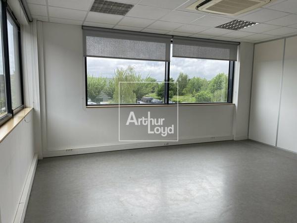 LOCAUX TERTIAIRES A LOUER LIEUSAINT