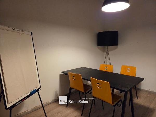 Bureaux à vendre avec entrepôt et parking Lyon 9ème proche axes routiers