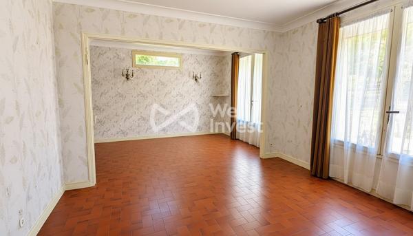 À La Ferté-Bernard, maison familiale avec dépendance et terrain arboré de 4 500 m²