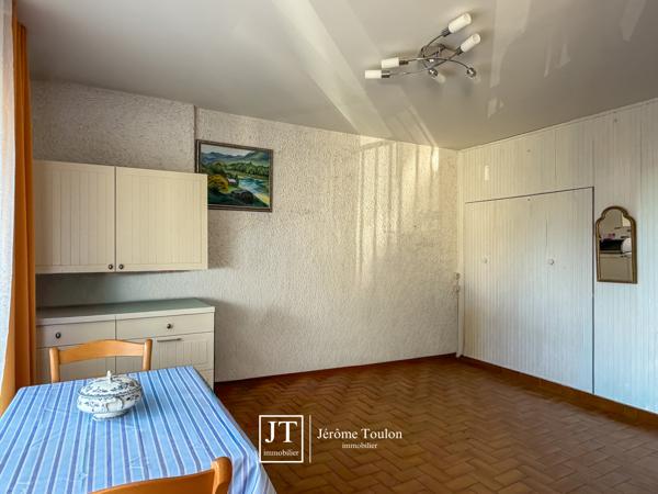 Appartement
                                                                                                                                                                                                                                                                                                                        2 pièce(s)                                                                                                                                                                                                          1 chambre(s)                                                                                                                                                                                                          42  m²