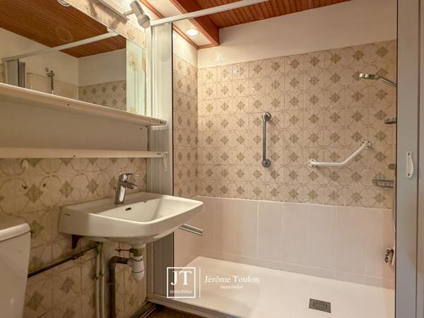 Appartement
                                                                                                                                                                                                                                                                                                                        2 pièce(s)                                                                                                                                                                                                          1 chambre(s)                                                                                                                                                                                                          42  m²