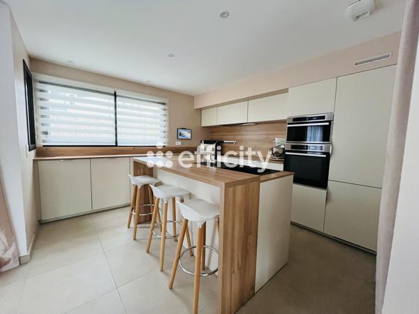 Maison
         6 pièces
        - 104 m² Exclusivité 349 500 € *
