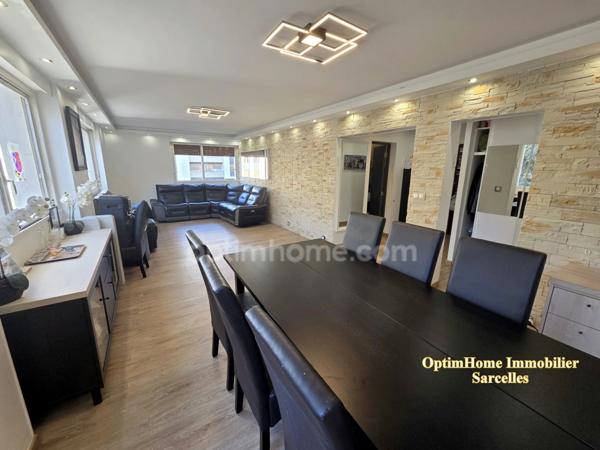 Appartement 5 pièces / 3 chambres, 2ème étage - 106 m2 - Cave et Place de Parking - 212 000 € FAI