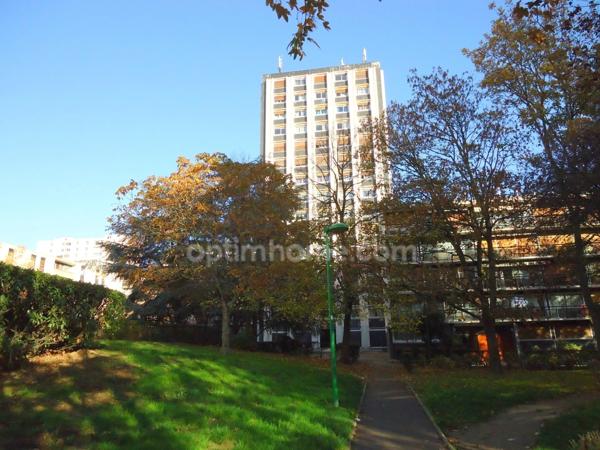 Appartement 5 pièces / 3 chambres, 2ème étage - 106 m2 - Cave et Place de Parking - 212 000 € FAI