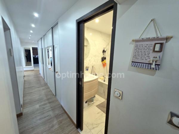 Appartement 5 pièces / 3 chambres, 2ème étage - 106 m2 - Cave et Place de Parking - 212 000 € FAI
