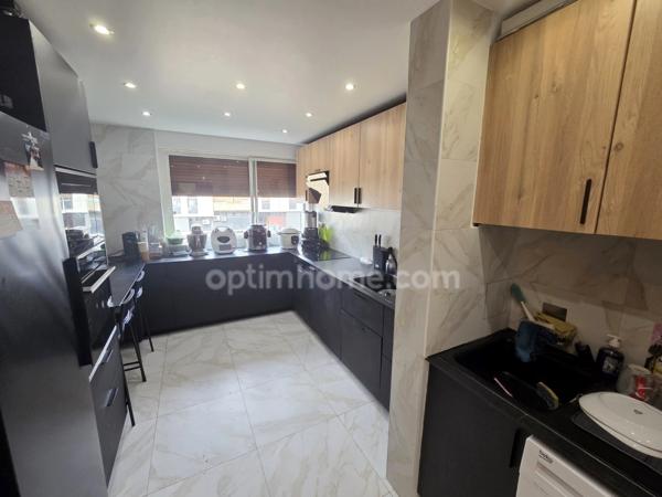 Appartement 5 pièces / 3 chambres, 2ème étage - 106 m2 - Cave et Place de Parking - 212 000 € FAI