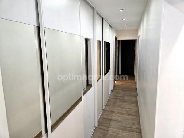 Appartement 5 pièces / 3 chambres, 2ème étage - 106 m2 - Cave et Place de Parking - 212 000 € FAI
