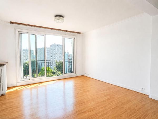 Appartement 3 pièces traversant avec balcon