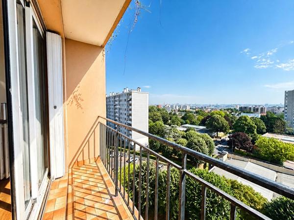 Appartement 3 pièces traversant avec balcon