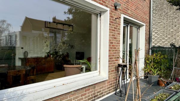 MAISON DE STANDING AVEC SOUS-SOL COMPLET ET GRAND JARDIN