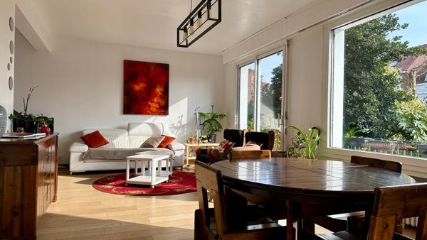 MAISON DE STANDING AVEC SOUS-SOL COMPLET ET GRAND JARDIN