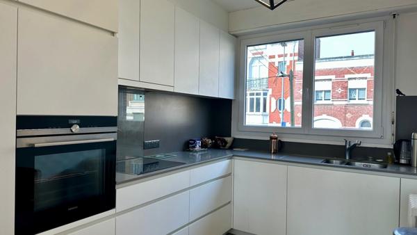 MAISON DE STANDING AVEC SOUS-SOL COMPLET ET GRAND JARDIN