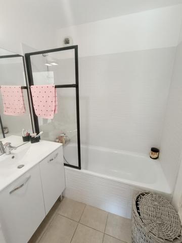 Résidence 2020 - grand 2 pièces de 44 m² avec parking privé.