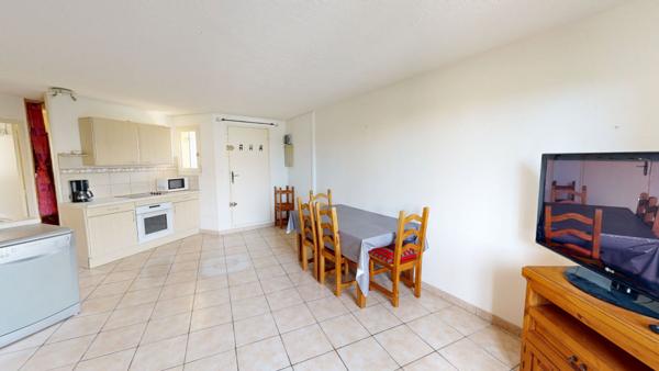 APPARTEMENT T3 (2 cabines) de 37m2 à Saint pierre la mer Piscine, tennis et parking privatif