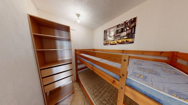 APPARTEMENT T3 (2 cabines) de 37m2 à Saint pierre la mer Piscine, tennis et parking privatif
