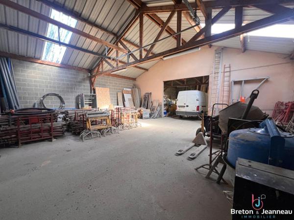 Local professionnel de 445 m² libre à Chateau Gontier