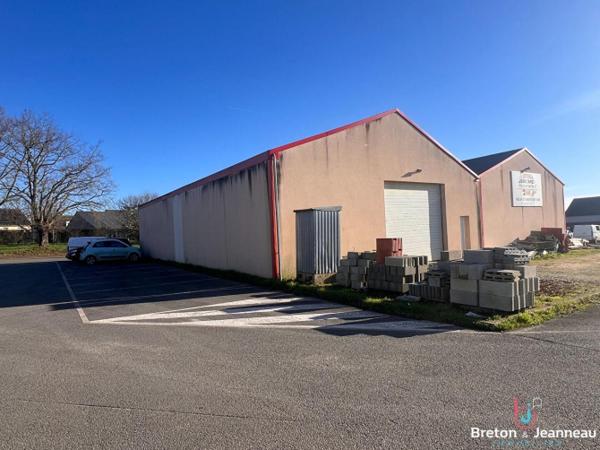 Local professionnel de 445 m² libre à Chateau Gontier