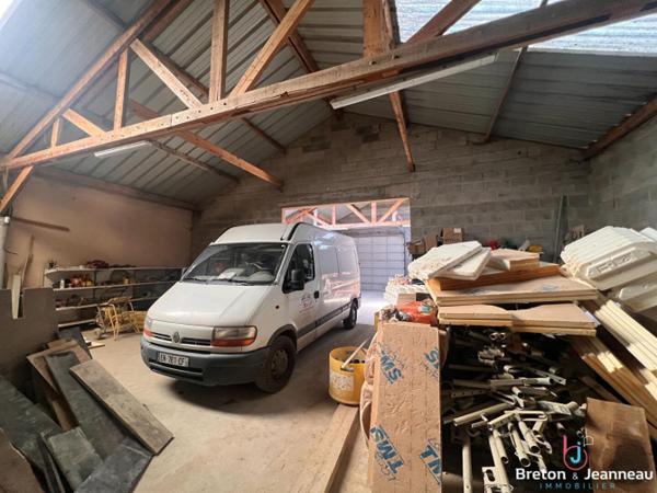 Local professionnel de 445 m² libre à Chateau Gontier