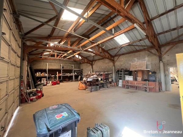 Local professionnel de 445 m² libre à Chateau Gontier