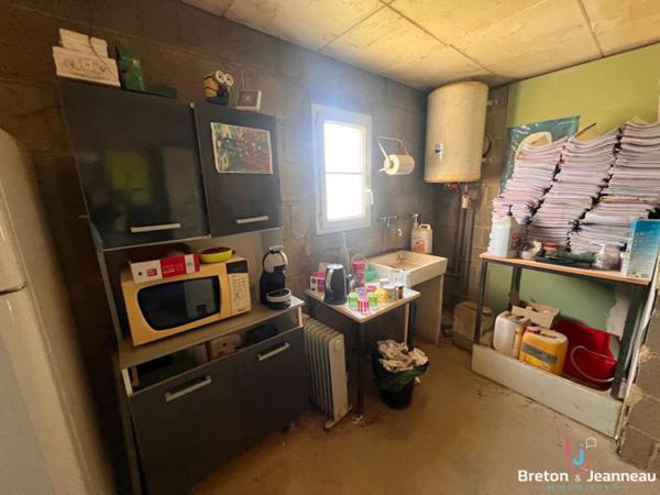 Local professionnel de 445 m² libre à Chateau Gontier