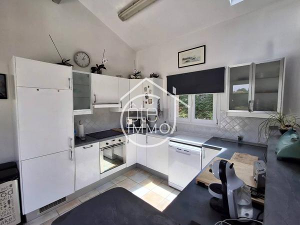 Prigonrieux: Maison atypique d'architecte de 125m² avec piscine et vue étang