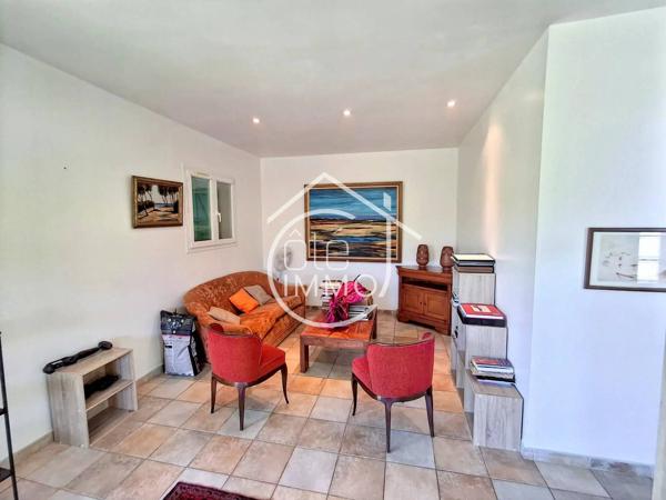 Prigonrieux: Maison atypique d'architecte de 125m² avec piscine et vue étang