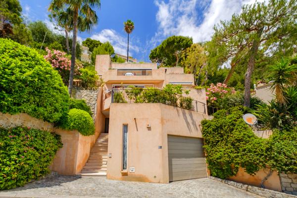 Villa d'architecte avec piscine et vue mer I EZE 