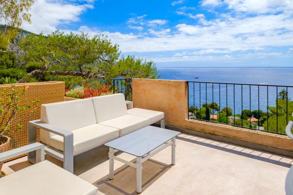 Villa d'architecte avec piscine et vue mer I EZE 