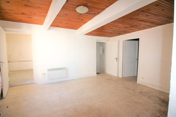 ESTAGEL : Maison de ville 4 pièces + Studio - surface totale de 139.38 m² avec Terrasse