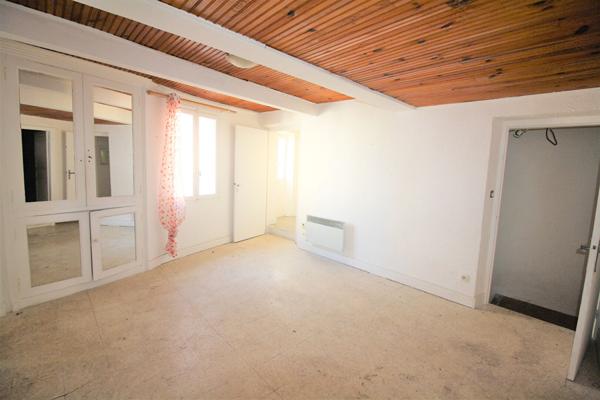 ESTAGEL : Maison de ville 4 pièces + Studio - surface totale de 139.38 m² avec Terrasse