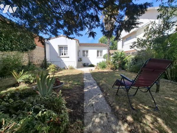 Saintes - rive Gauche - quartier hyper U - maison de 147 m² hab - 6 chambres - garage et parking