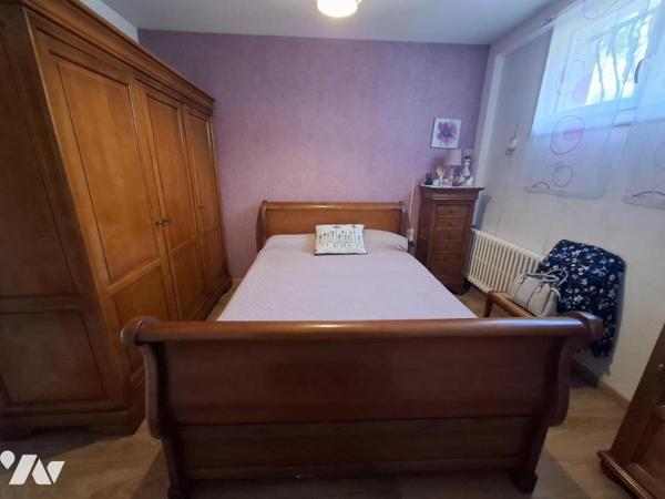 Saintes - rive Gauche - quartier hyper U - maison de 147 m² hab - 6 chambres - garage et parking