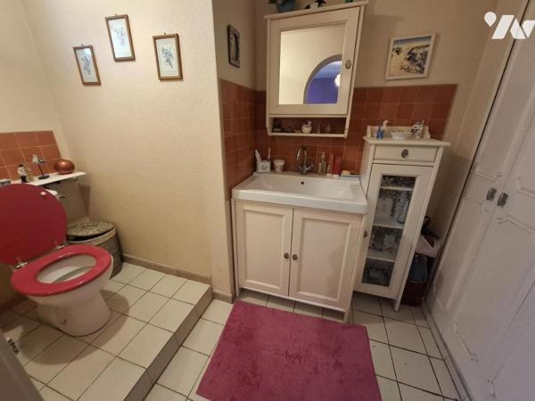 Saintes - rive Gauche - quartier hyper U - maison de 147 m² hab - 6 chambres - garage et parking