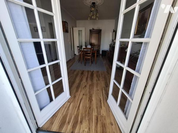 Saintes - rive Gauche - quartier hyper U - maison de 147 m² hab - 6 chambres - garage et parking