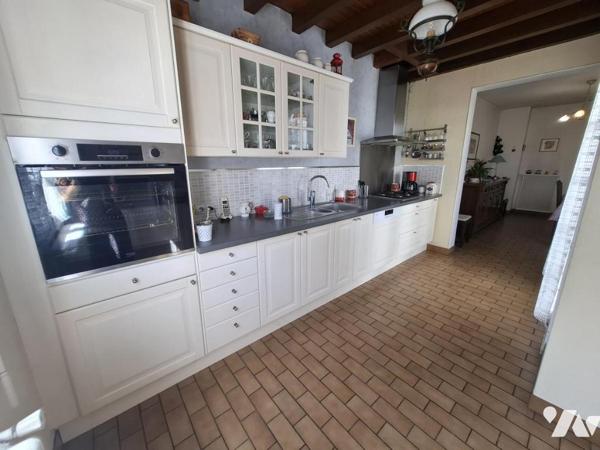 Saintes - rive Gauche - quartier hyper U - maison de 147 m² hab - 6 chambres - garage et parking