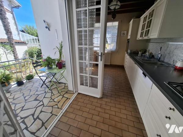 Saintes - rive Gauche - quartier hyper U - maison de 147 m² hab - 6 chambres - garage et parking