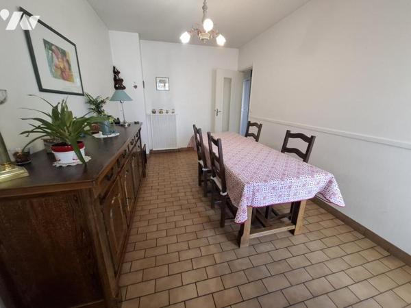 Saintes - rive Gauche - quartier hyper U - maison de 147 m² hab - 6 chambres - garage et parking
