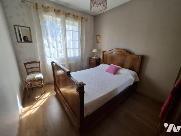Saintes - rive Gauche - quartier hyper U - maison de 147 m² hab - 6 chambres - garage et parking