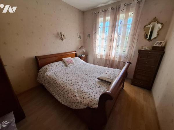 Saintes - rive Gauche - quartier hyper U - maison de 147 m² hab - 6 chambres - garage et parking