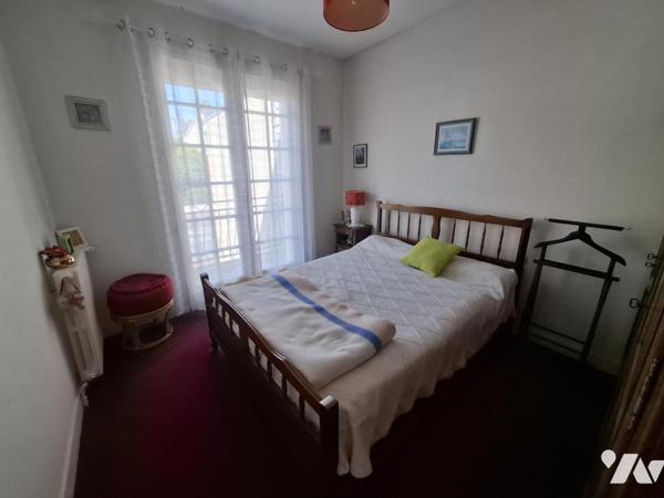 Saintes - rive Gauche - quartier hyper U - maison de 147 m² hab - 6 chambres - garage et parking