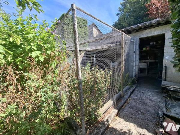 Saintes - rive Gauche - quartier hyper U - maison de 147 m² hab - 6 chambres - garage et parking