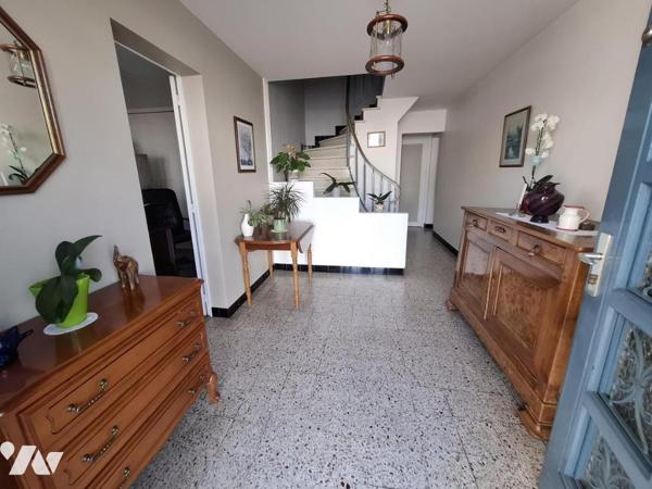 Saintes - rive Gauche - quartier hyper U - maison de 147 m² hab - 6 chambres - garage et parking