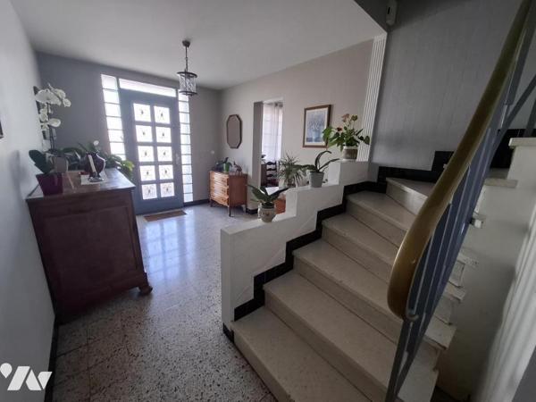 Saintes - rive Gauche - quartier hyper U - maison de 147 m² hab - 6 chambres - garage et parking