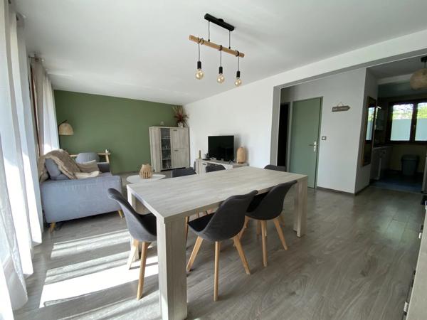 Vente                                                      Appartement
                        
                     5 pièces                      83 m2                     à Chantilly