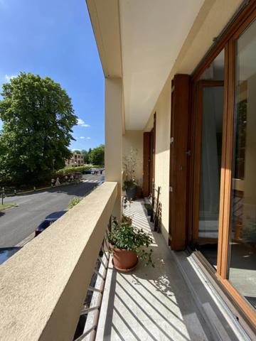 Vente                                                      Appartement
                        
                     5 pièces                      83 m2                     à Chantilly
