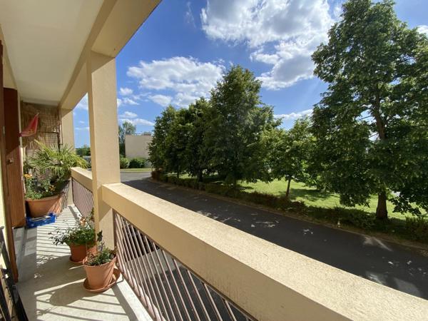 Vente                                                      Appartement
                        
                     5 pièces                      83 m2                     à Chantilly