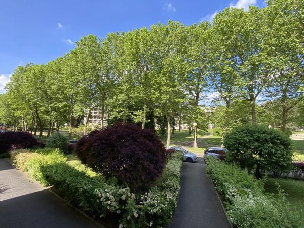 Vente                                                      Appartement
                        
                     5 pièces                      83 m2                     à Chantilly
