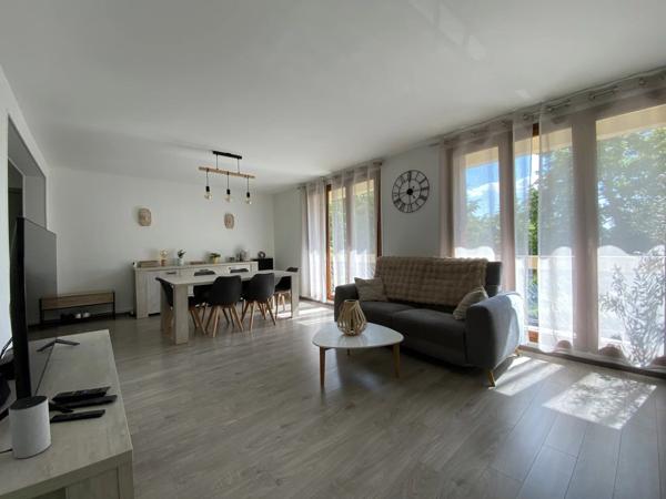 Vente                                                      Appartement
                        
                     5 pièces                      83 m2                     à Chantilly