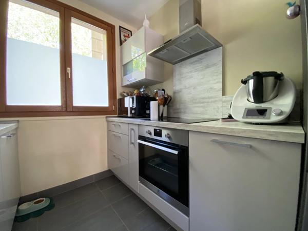 Vente                                                      Appartement
                        
                     5 pièces                      83 m2                     à Chantilly